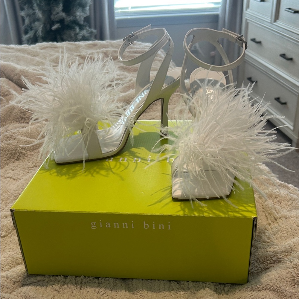 Gianni Bini White Feathered Heels